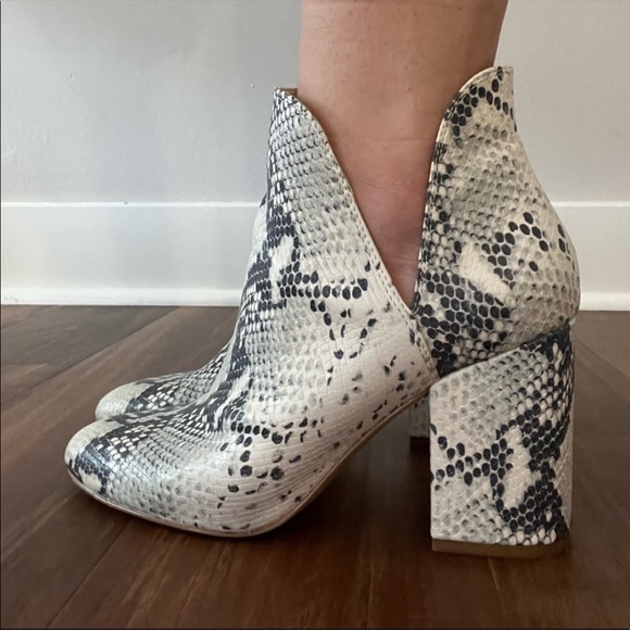 Steve Madden Snakeskin Bootie Size 10 - Picture 2 of 10